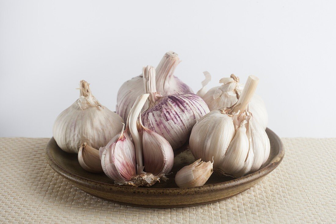 A plate of garlic