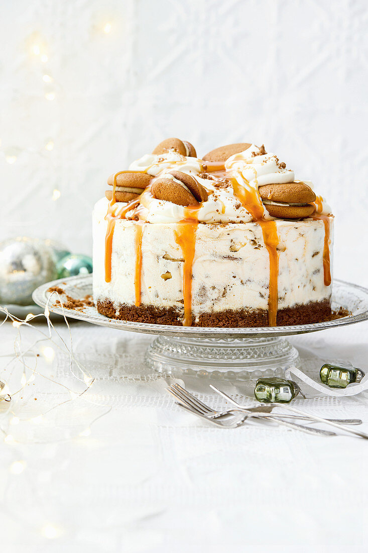 Gingerbread and spiced caramel ice-cream cake