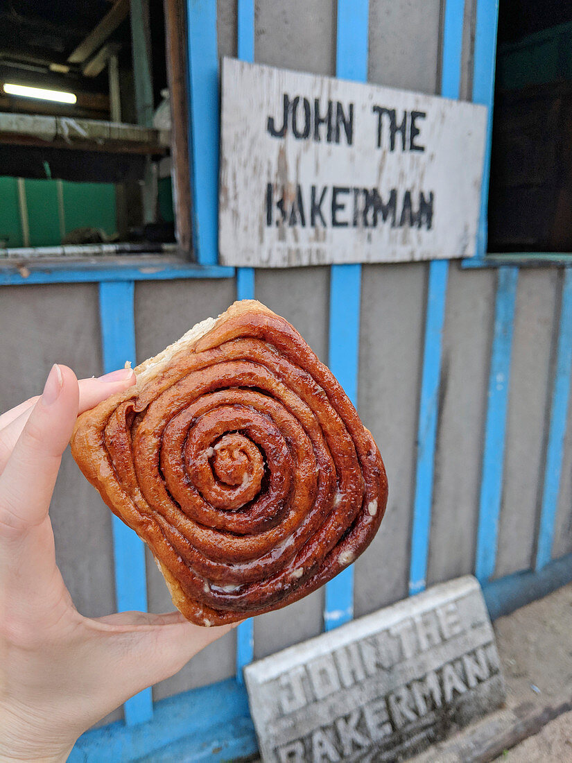 Cinnamon and currant buns