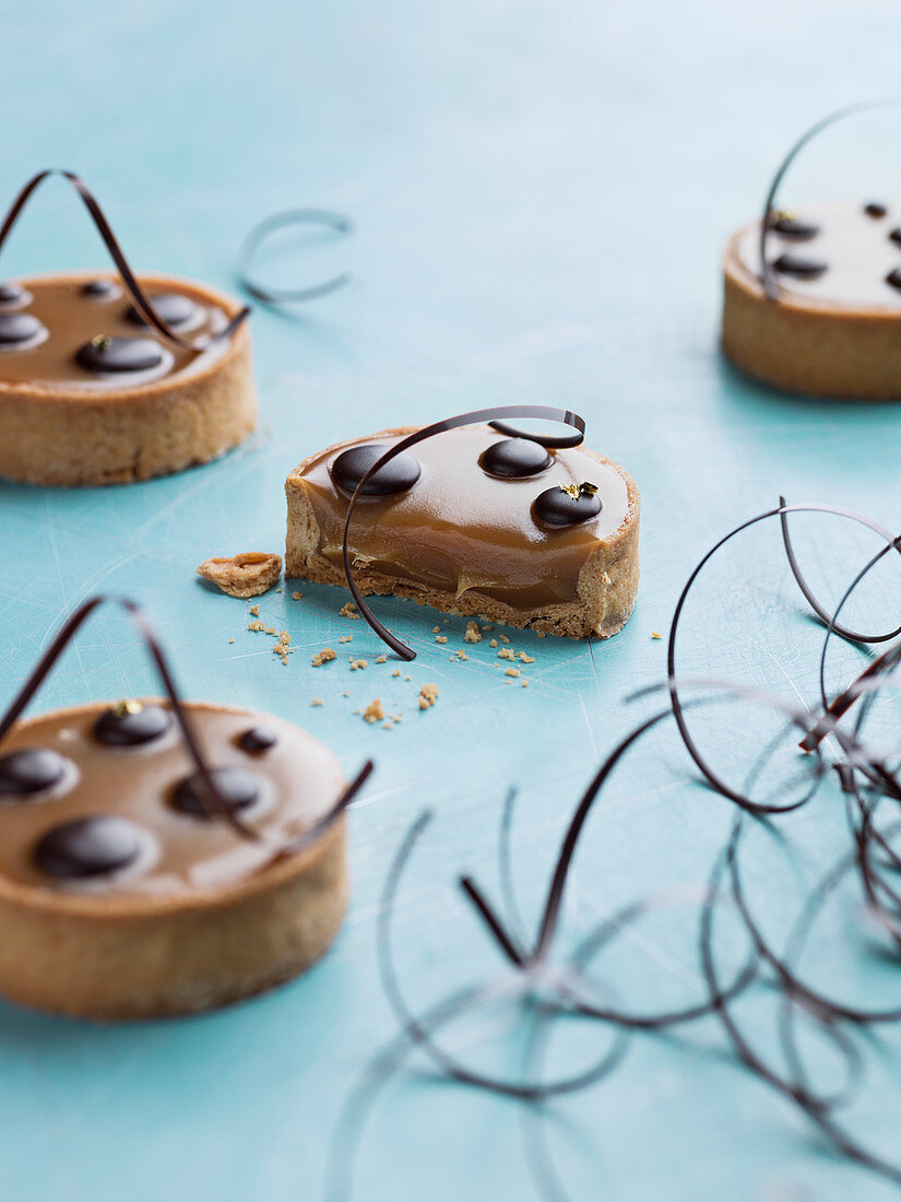 Toffee-Törtchen mit Schokolade