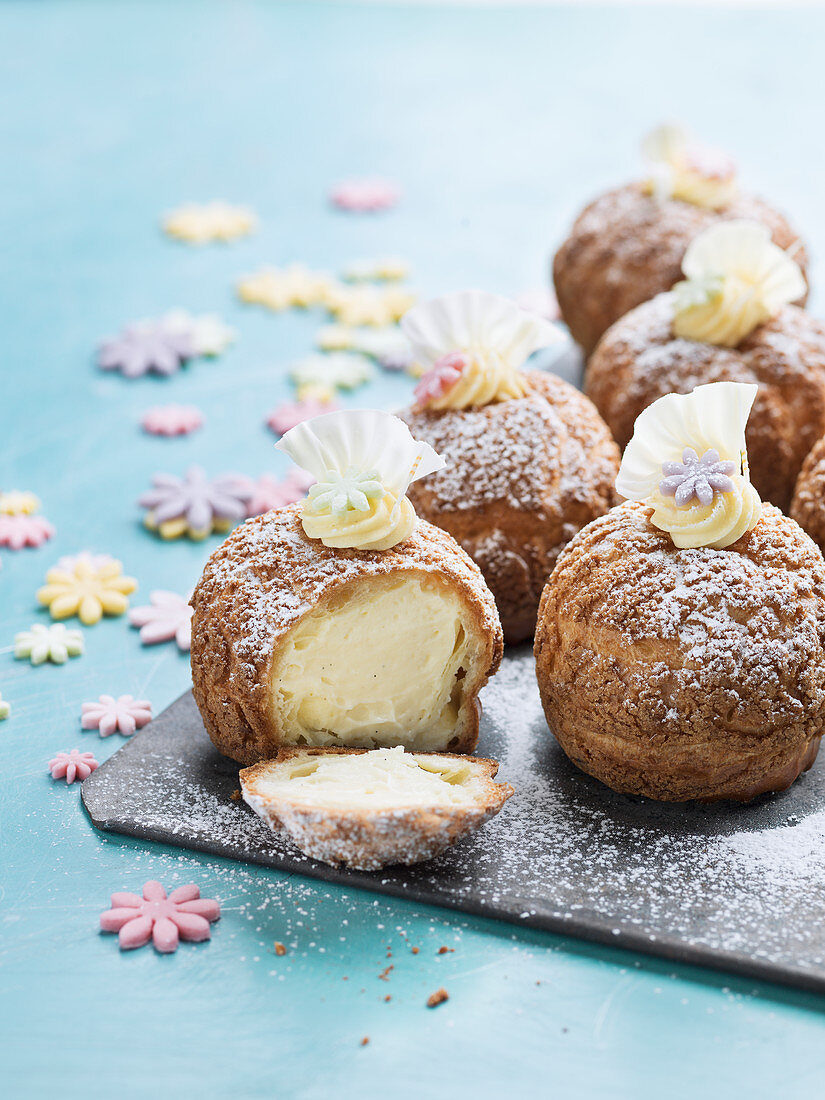 Süsse Zimtbrötchen mit Sahnefüllung