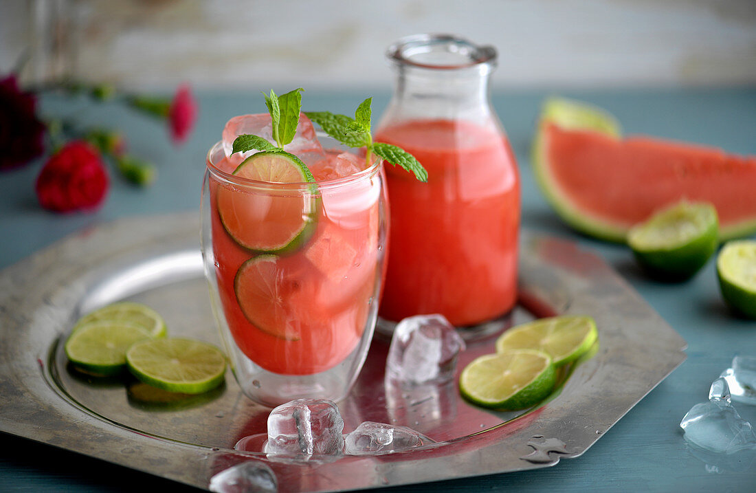 Aqua fresca mit Wassermelone und Limetten (Mexiko)