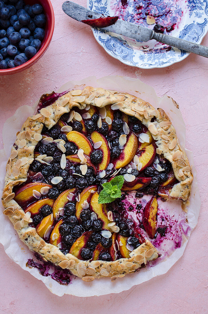 Peach and blueberry pie