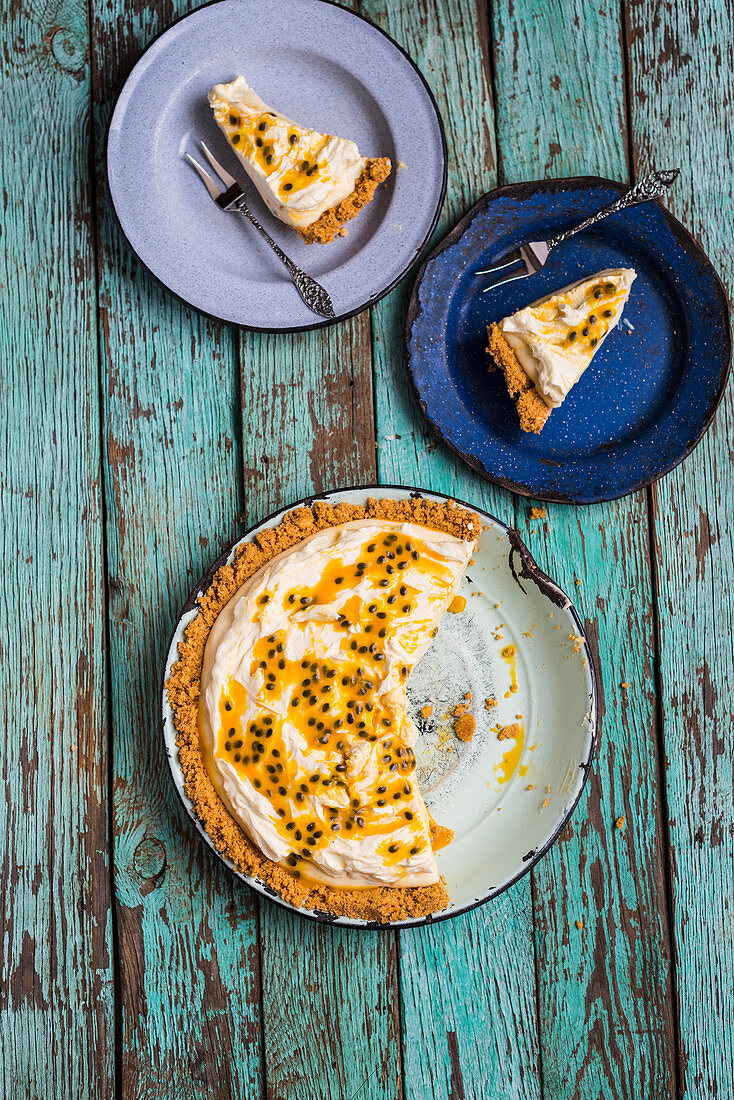 Passionsfrucht-Kühlschrankkuchen mit weisser Ganache