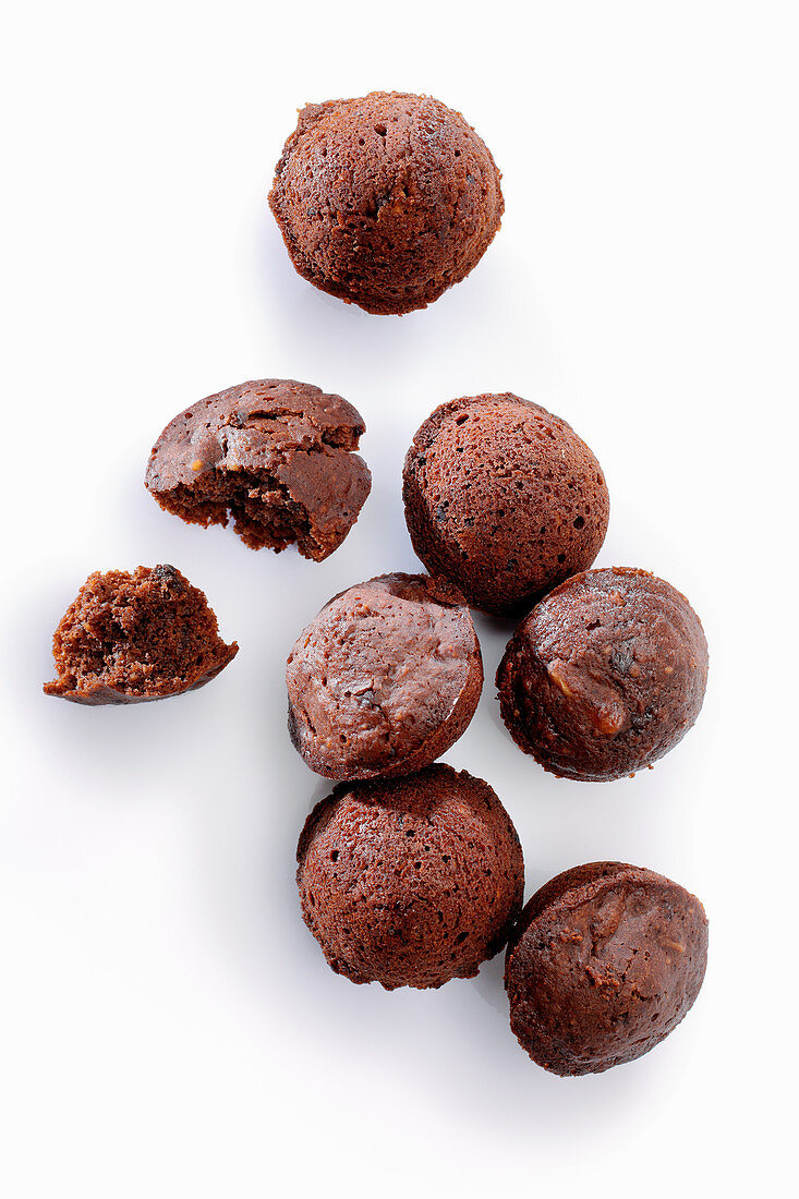 Chocolate cake balls for cake pops