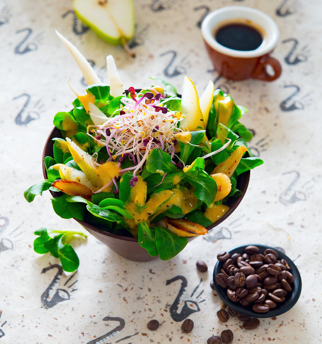 Lamb's lettuce with coffee vinaigrette and pears