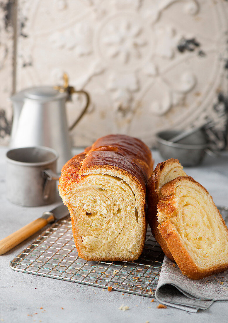 Briochebrot, angeschnitten