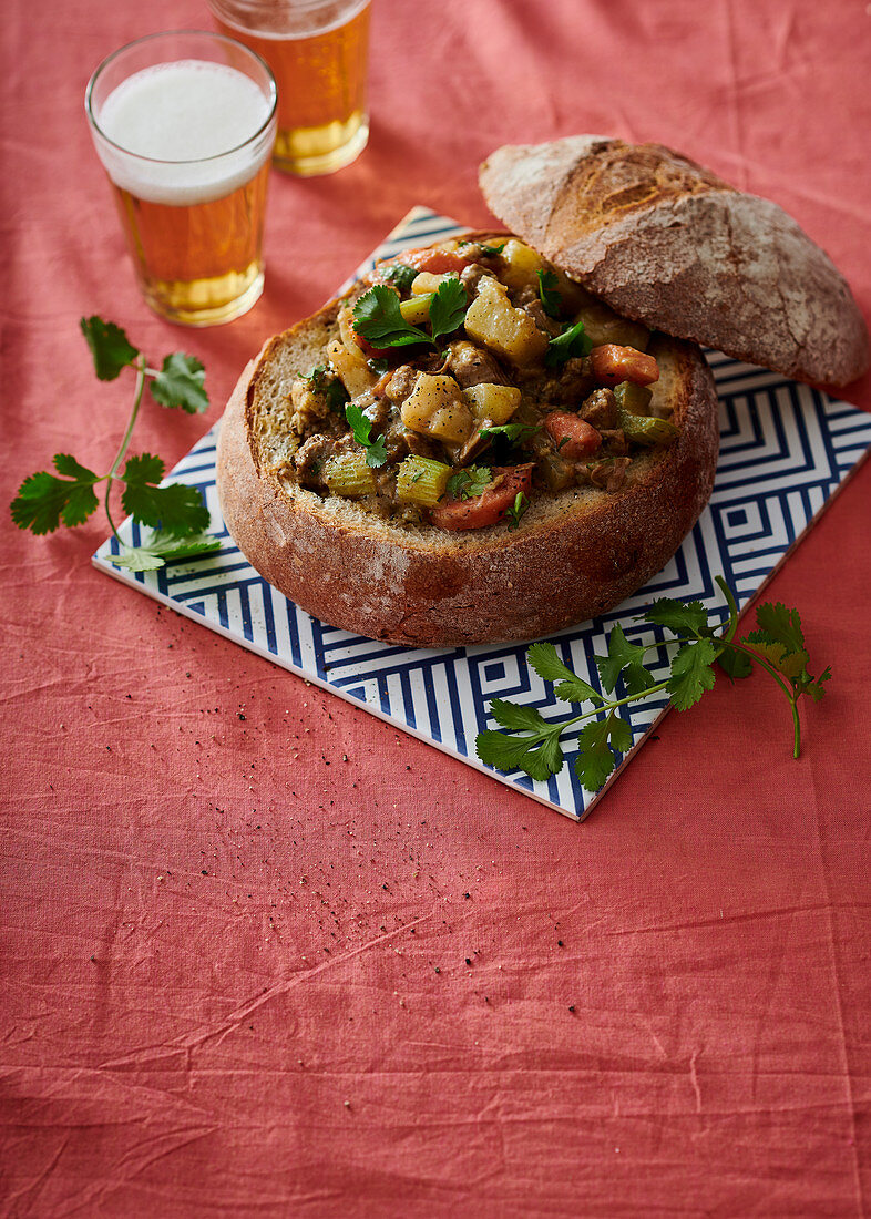 Bunny Chow mit Lamm und Kokos