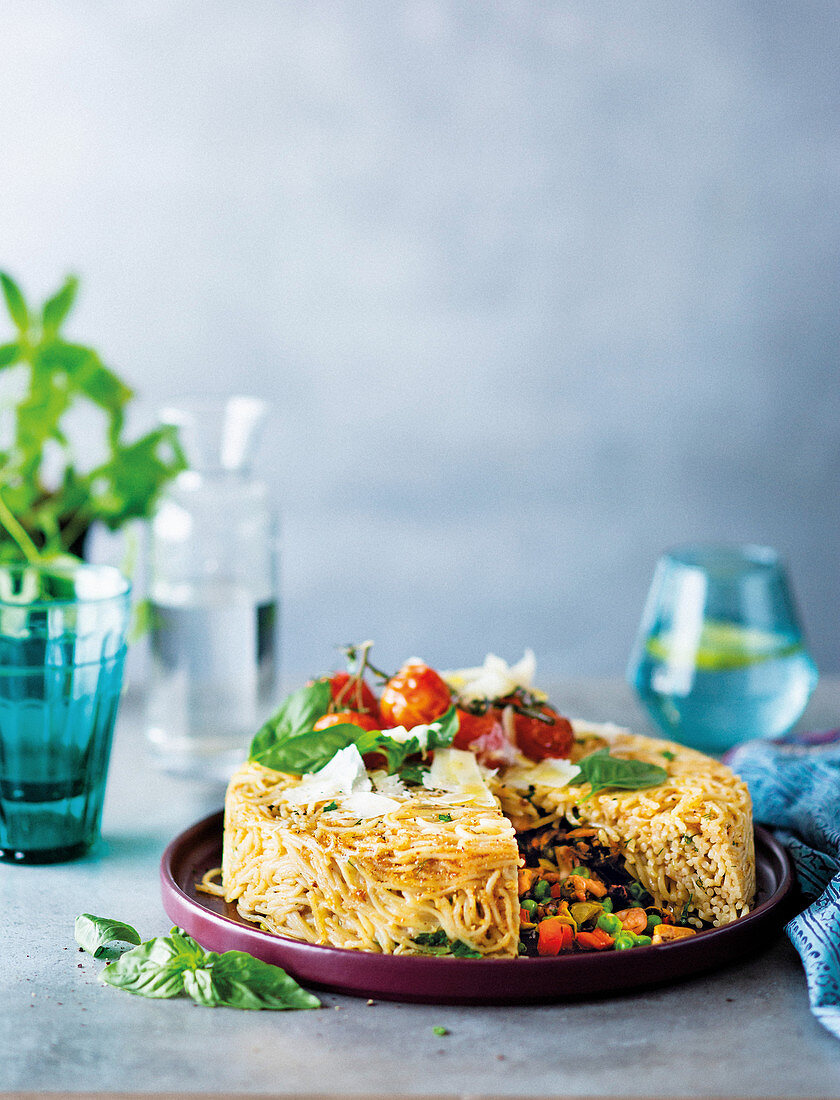 Spaghetti-Timbale mit Meeresfrüchtefüllung