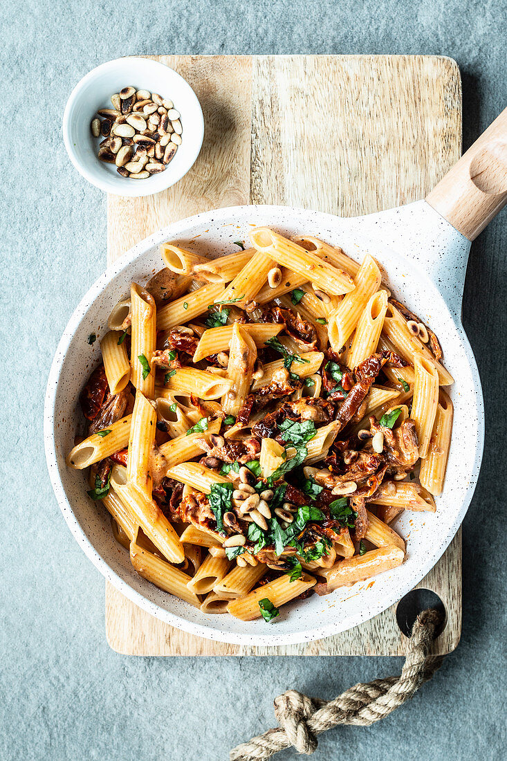 Penne in cream sauce with dried tomatoes
