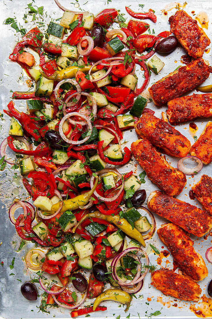 Griechischer Salat mit Tomaten-Tofu