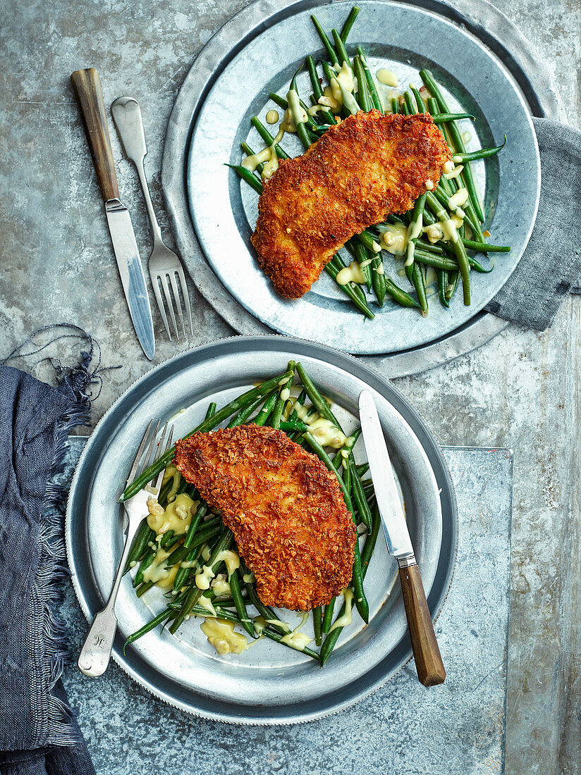 Schweineschnitzel mit grünen Bohnen und Zitronen-Kapern-Sauce