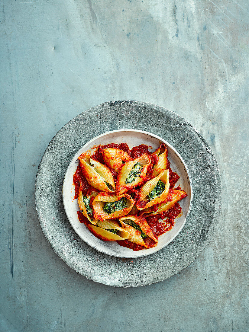 Gebackene Muschelnudeln mit Spinat-Ricotta-Füllung