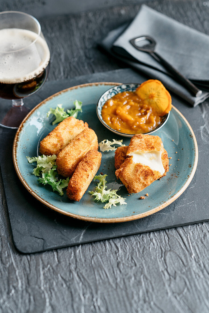 Fontina-Kroketten mit Kakikompott