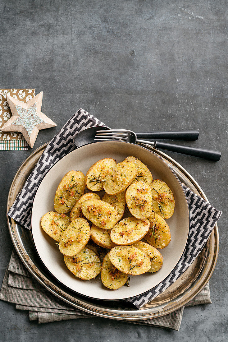 Ofenkartoffeln mit Kräuterbrösel