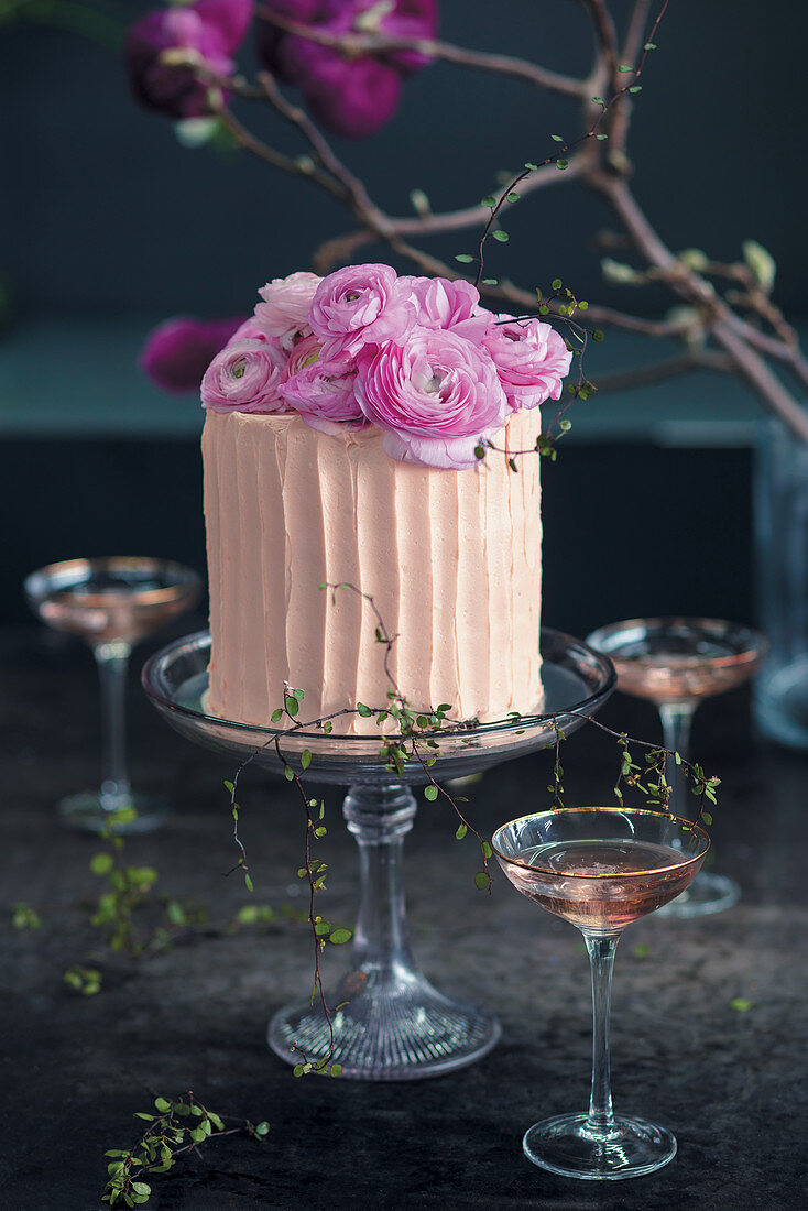 Sparkling rosé and strawberry cake with flowers
