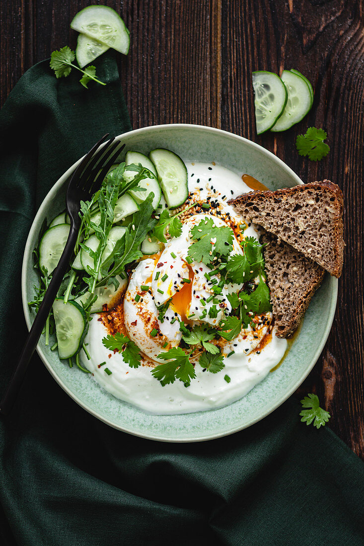 Cilbir (pochierte Eier mit Joghurt, Türkei)