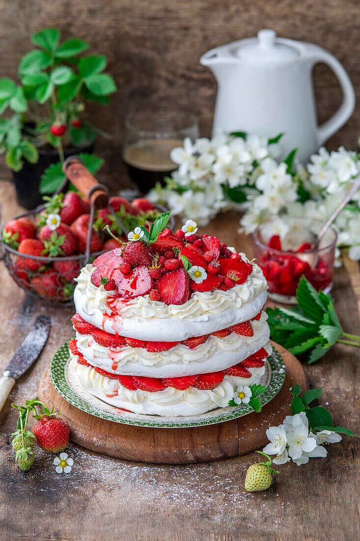 Meringue cake with strawberries