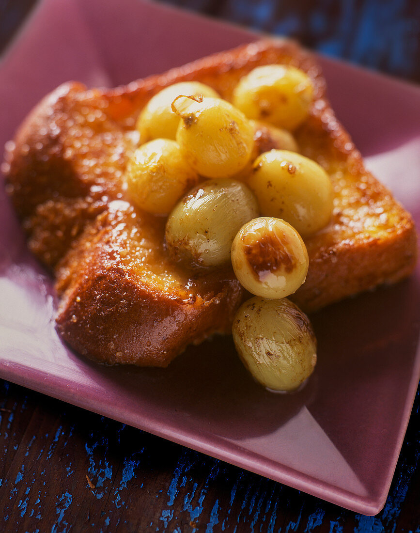 Pain perdu with grapes