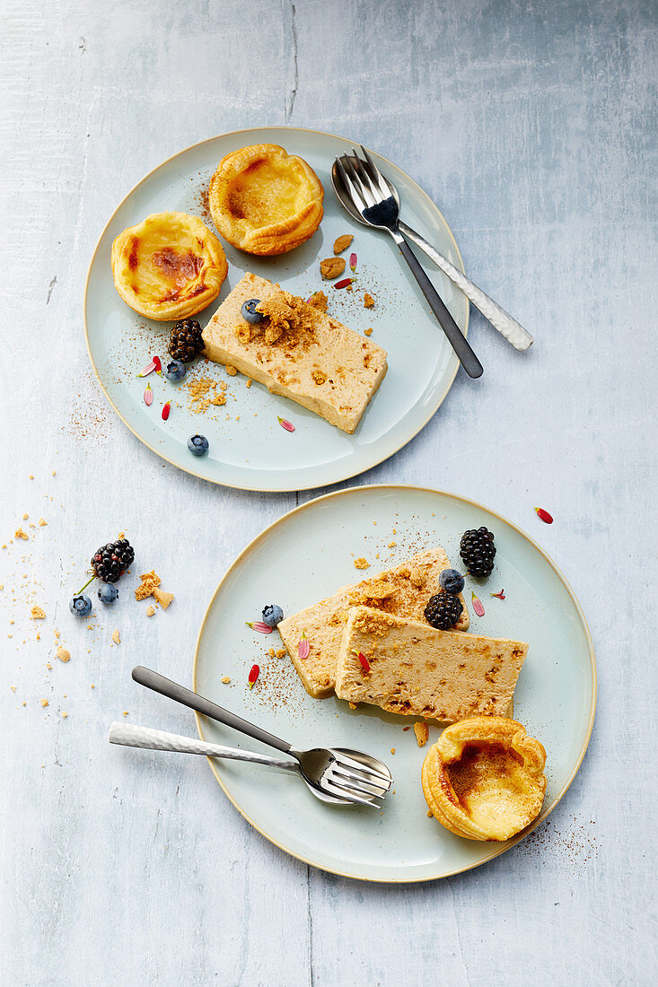 Pastel de Nata mit Amarettini-Parfait