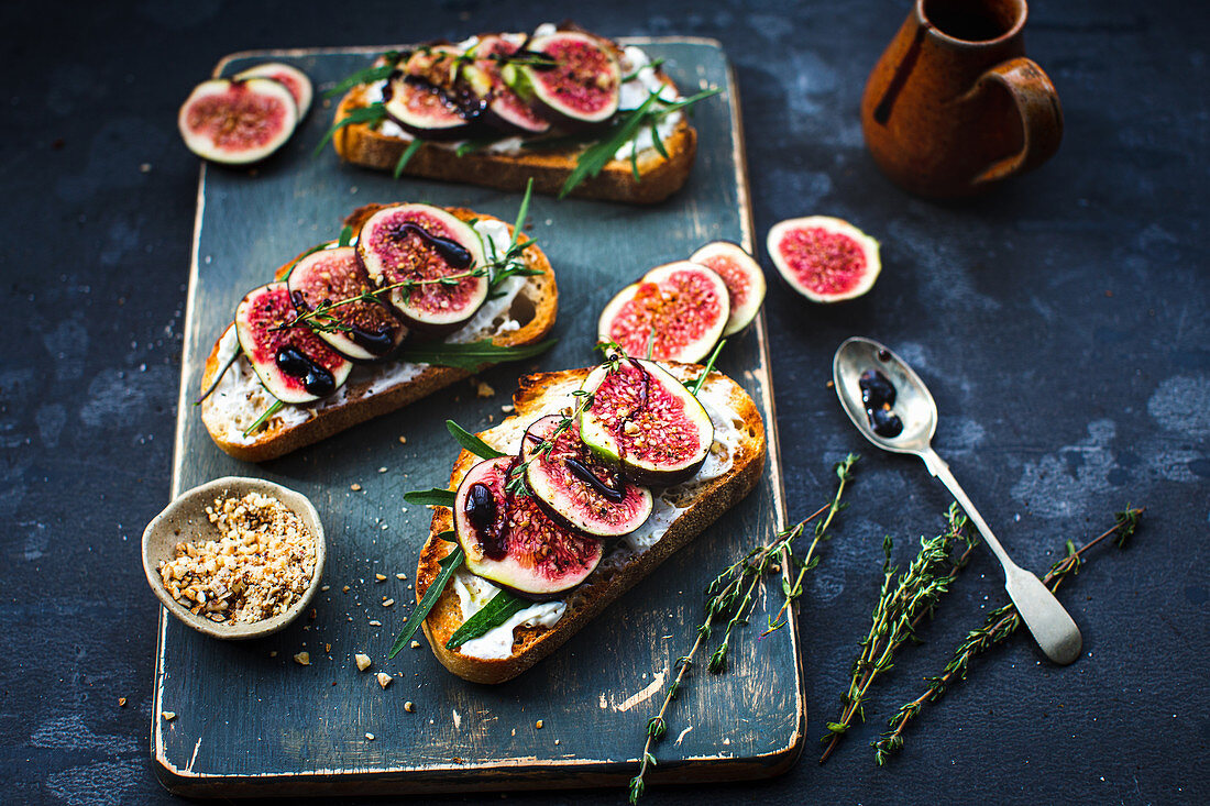 Soda bread crostini with goat's cream cheese, figs, olives and dukkah
