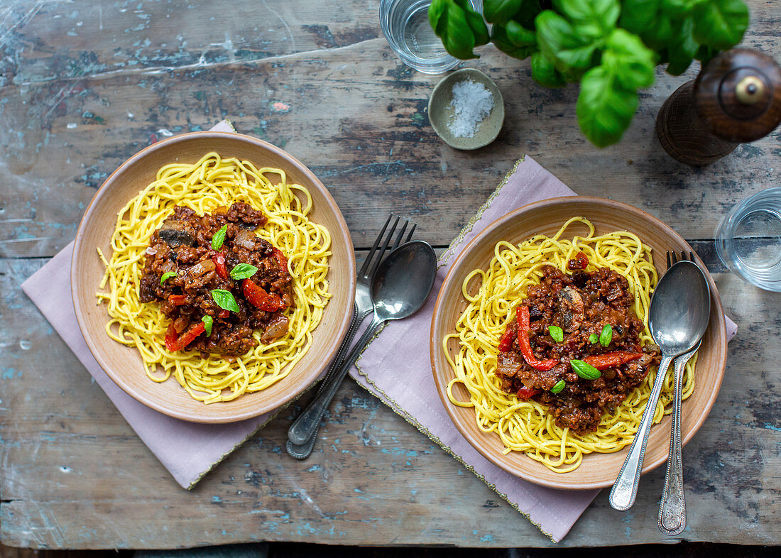 Spaghetti mit Paprika-Hackfleischsauce