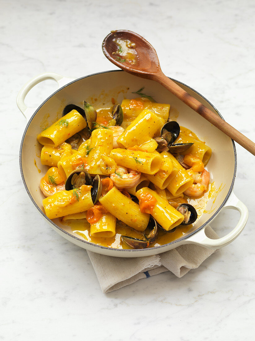 Paccheri mit Meeresfrüchten und Safran