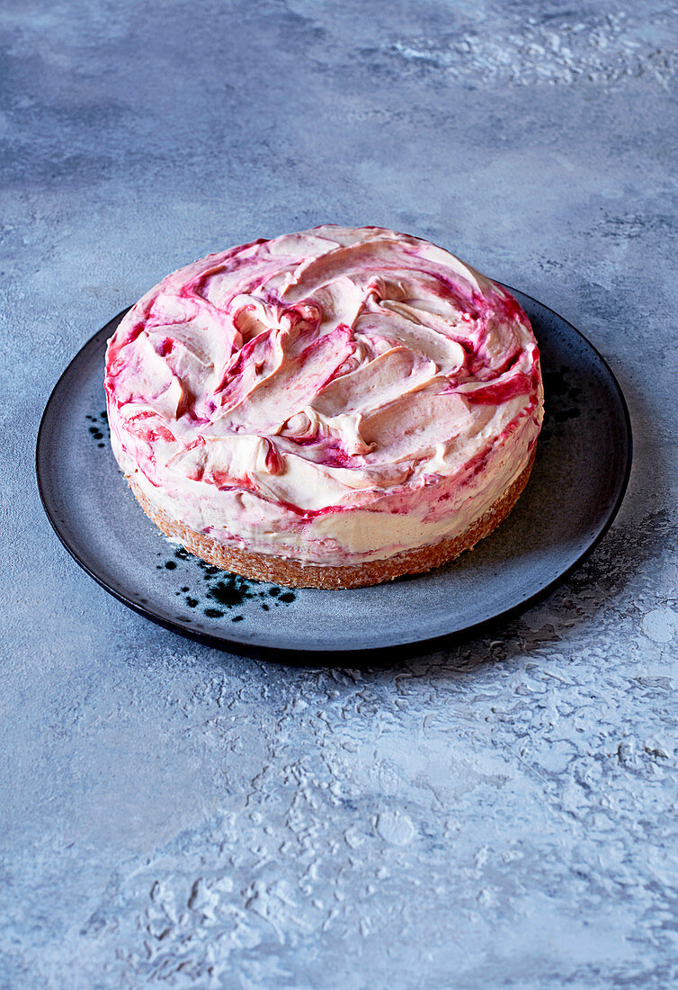 Peanut cheesecake mit raspberry swirl