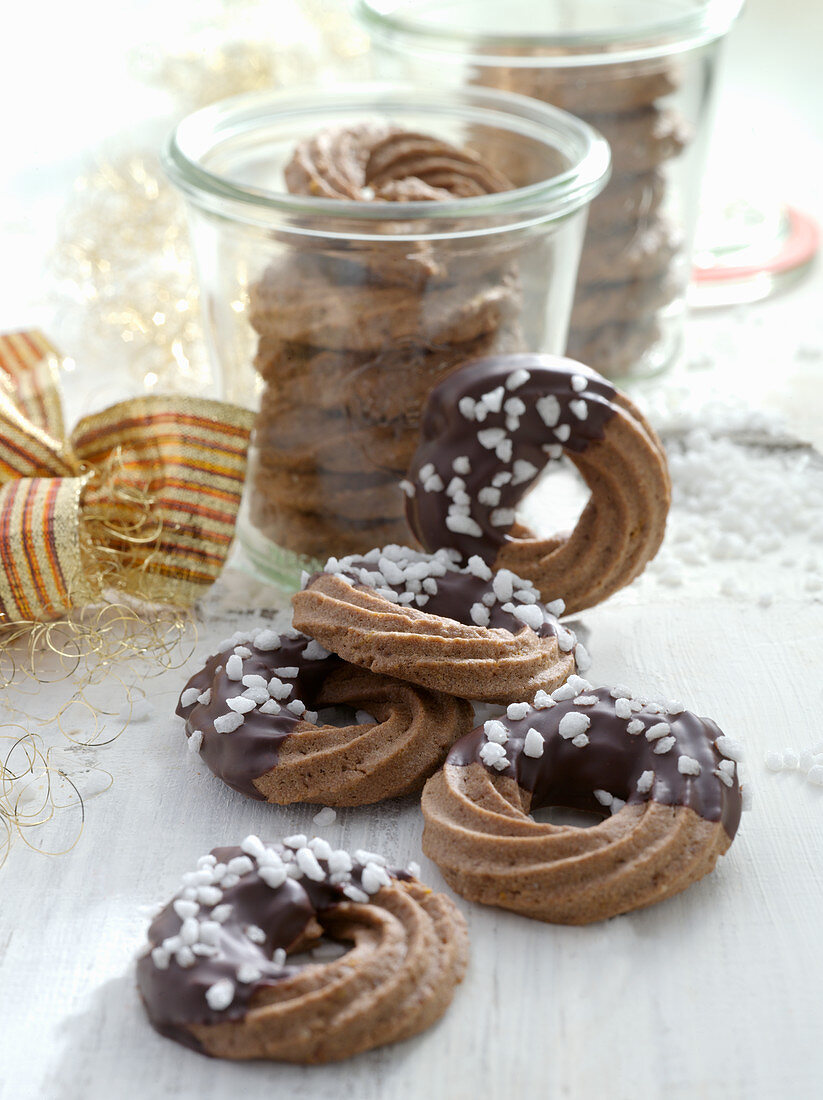 Chocolate rings with allspice