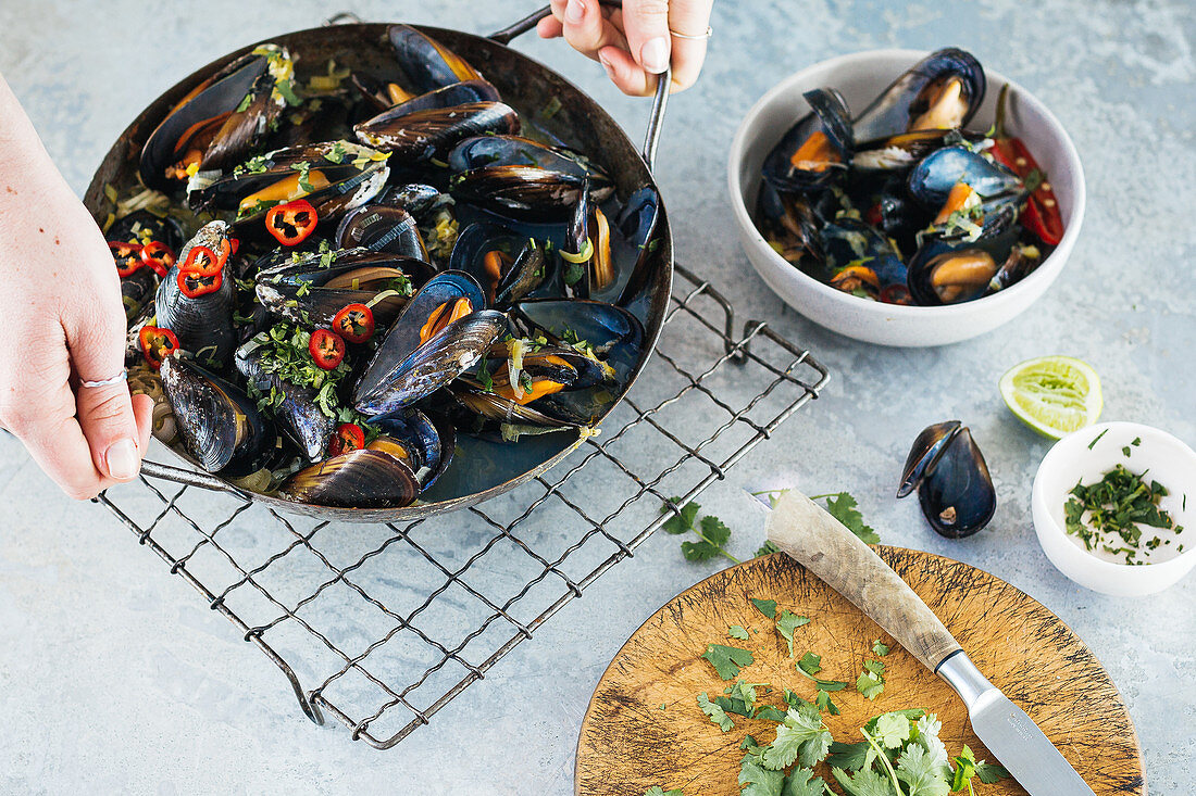 Asian mussels with chilli, lime and cilantro