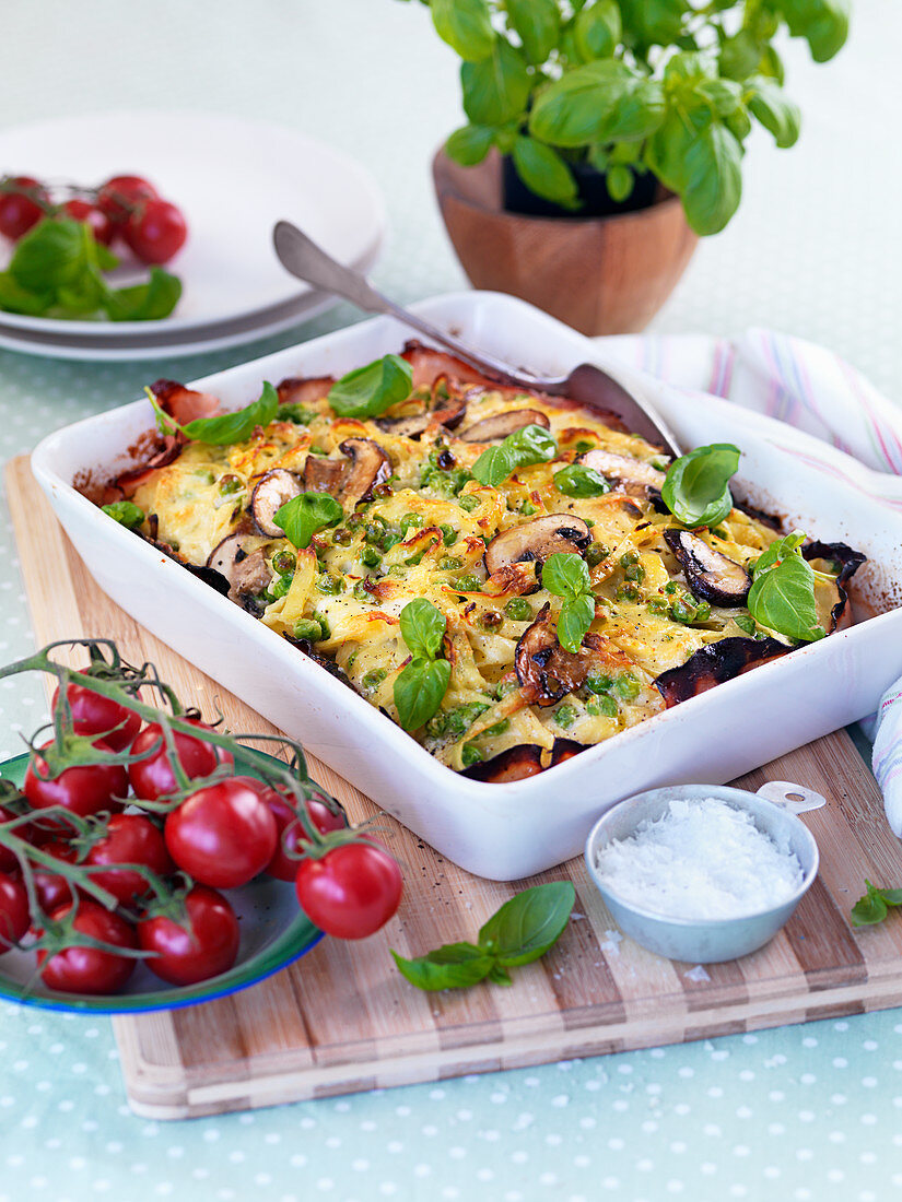 Pasta gratin with mushrooms, tomatoes and peas