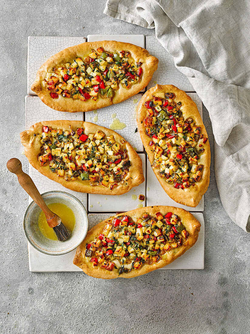 Pepper and halloumi pide