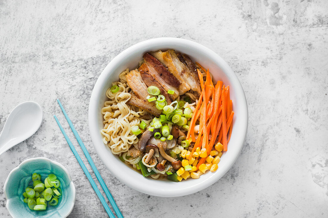 Miso-Ramen mit Schweinebauch (Asien)