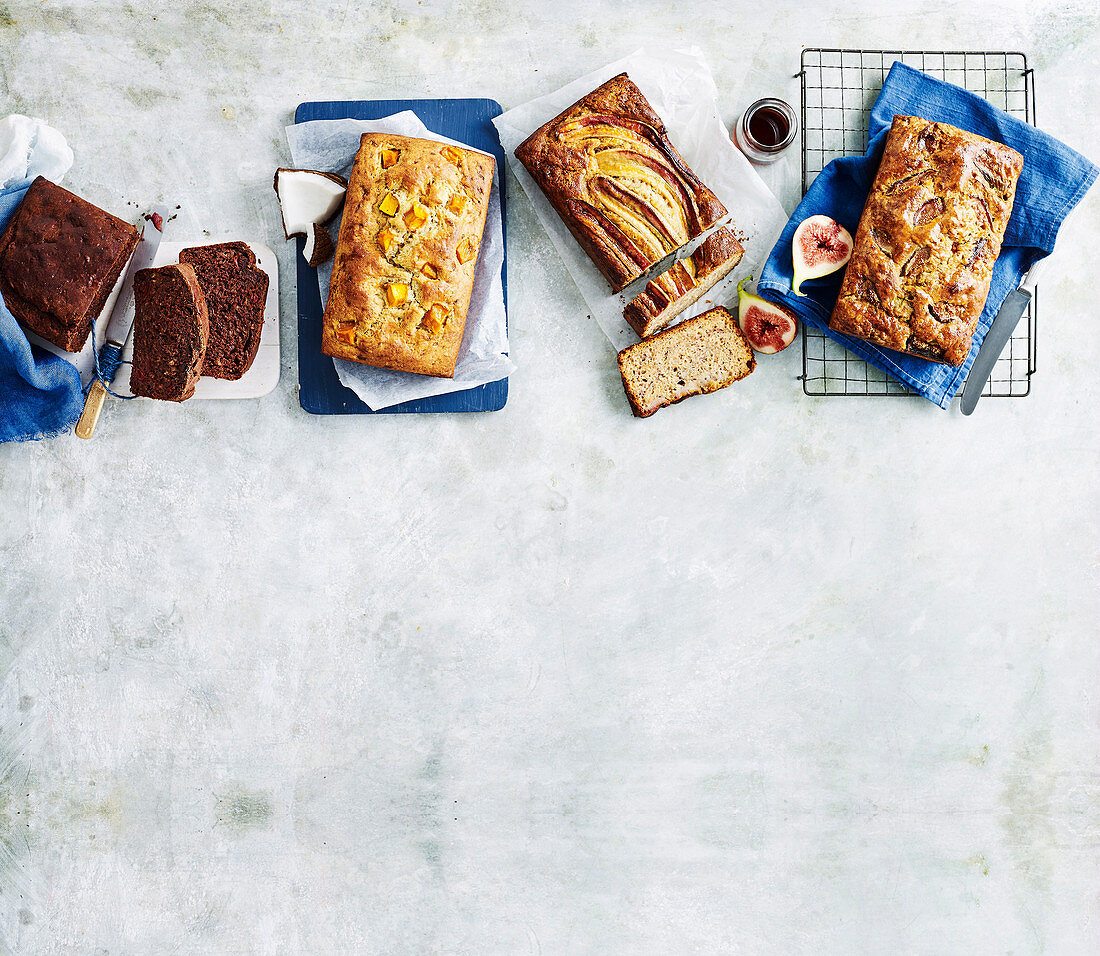 Glutenfreie Bananenbrote (mit Ahornsirup, Rote Bete und Kakao, Kokosnuss und Mango, Feige und Zimt)