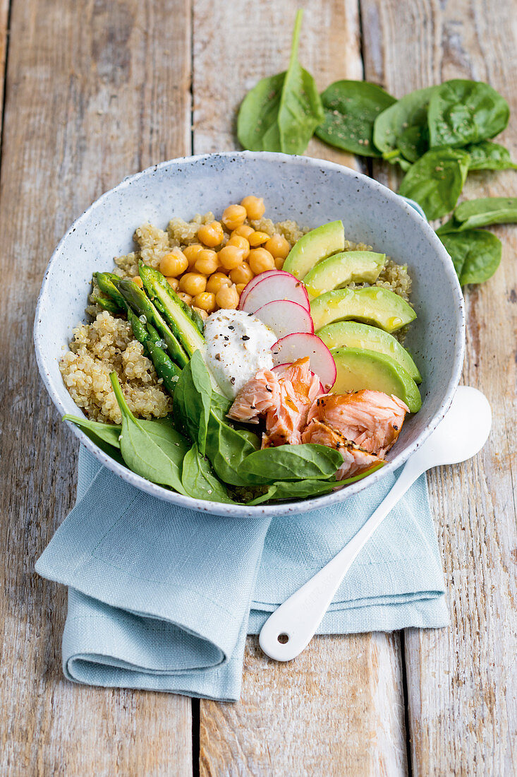 Quinoa bowl with salmon and vegetables