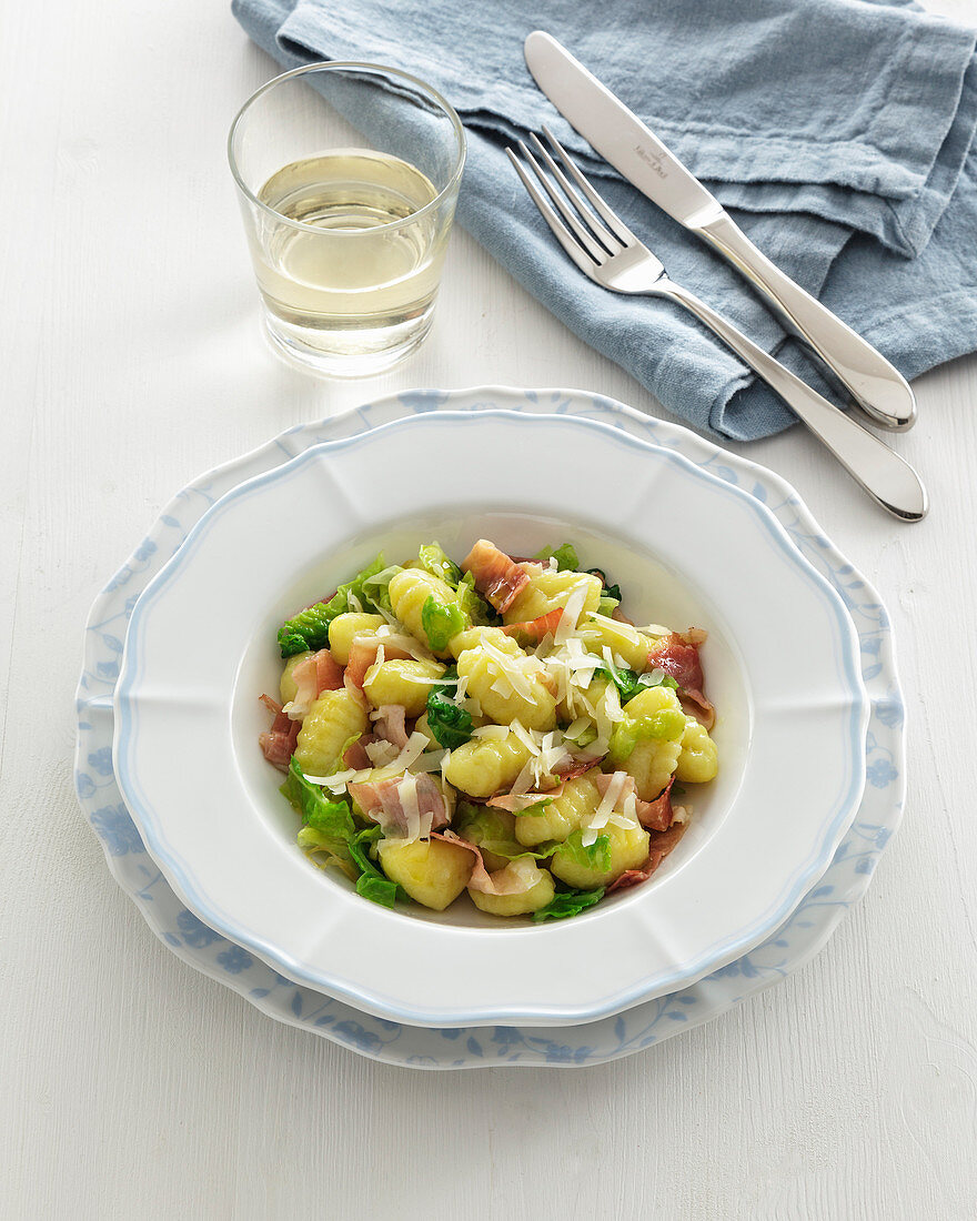 Gnocchi mit Wirsing und Speck