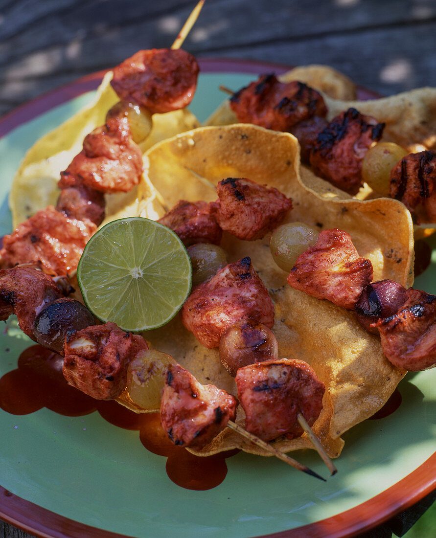 Tandoor chicken skewers on chapati (India)