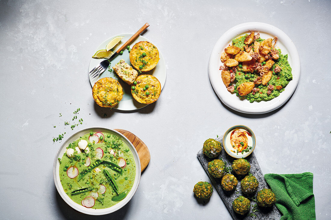 Grüne Gazpacho, Erbsen-Makrelen-Quiche, Tintenfisch mit Zitronen-Erbsen-Püree und Erbsen-Feta-Falafel