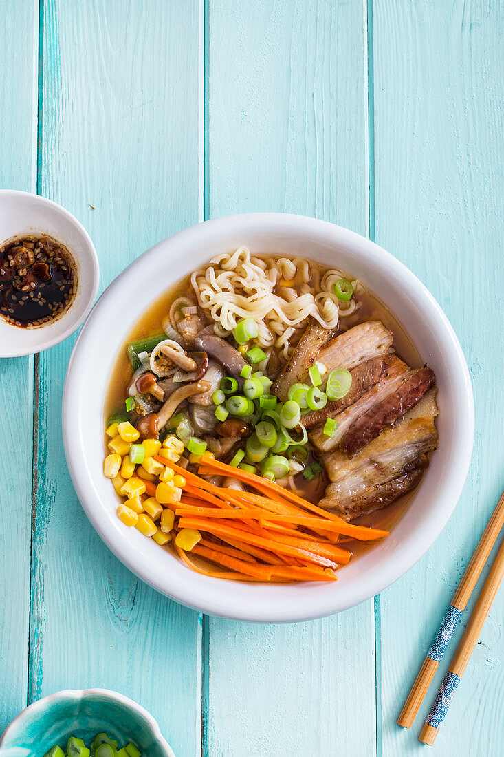 Miso Ramen mit Schweinebauch (Asien)