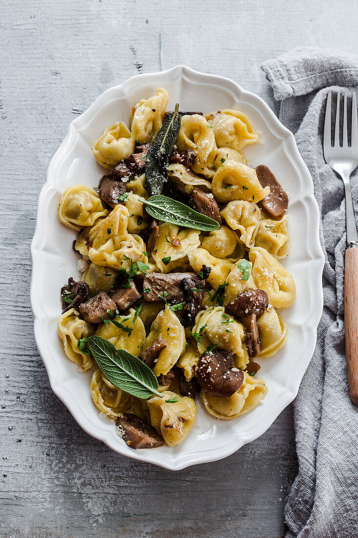 Tortellini mit Pilzen und Salbei