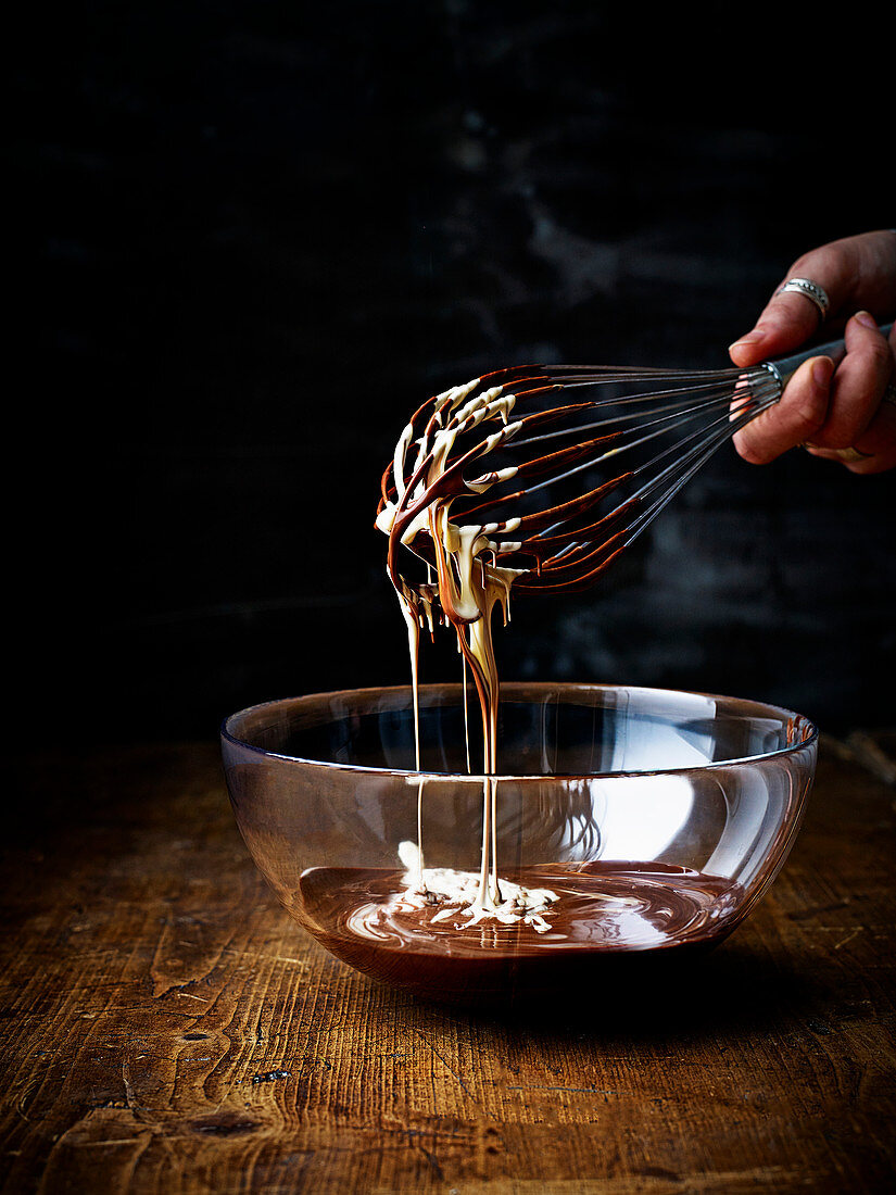 Brown and white chocolate sauce