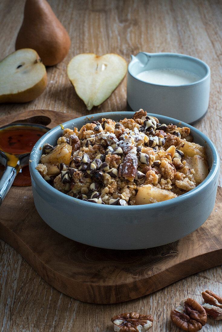 Pear and nut crumble