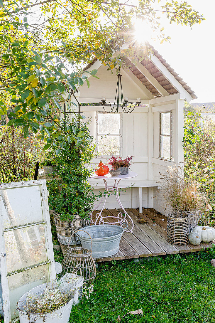 Gartenlaube im Herbst