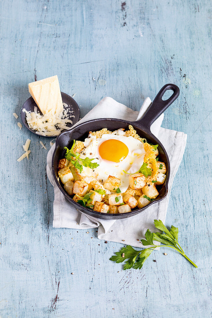 Falsche Bratkartoffeln mit Parmesan-Spiegelei