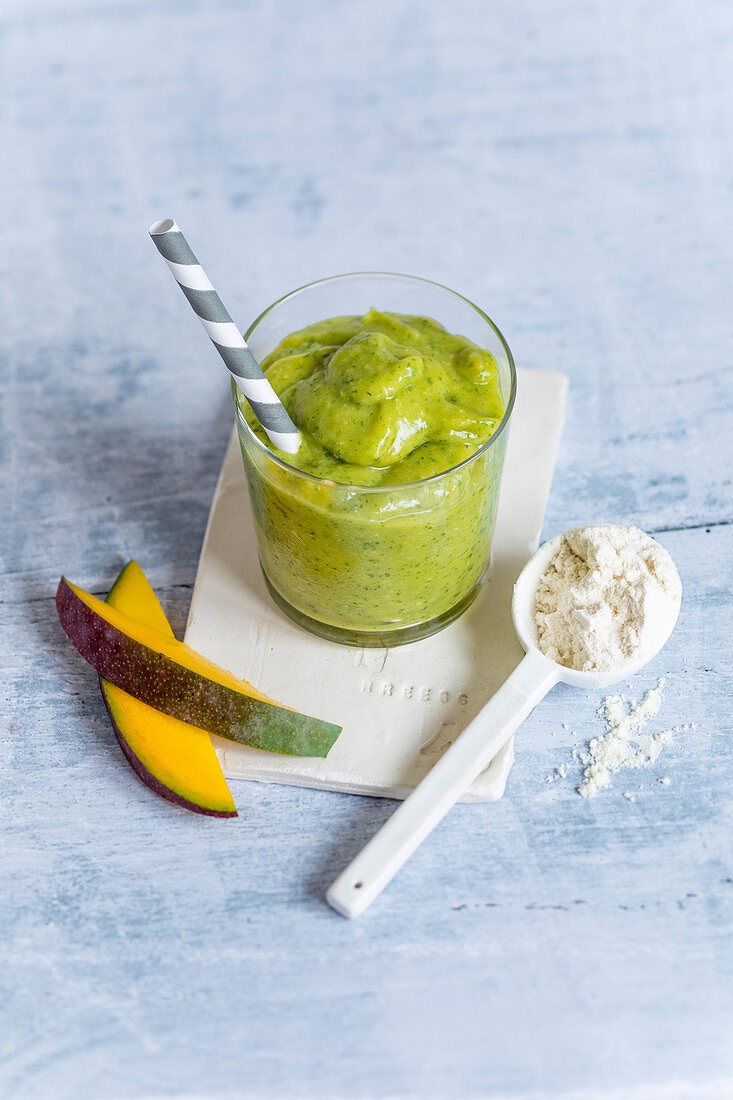 Mango-Avocado-Smoothie