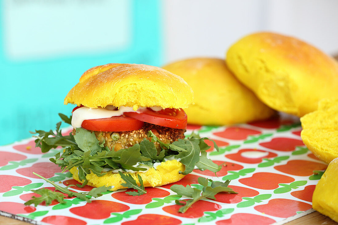 Veggie burgers with chickpea patties, tomato and rocket