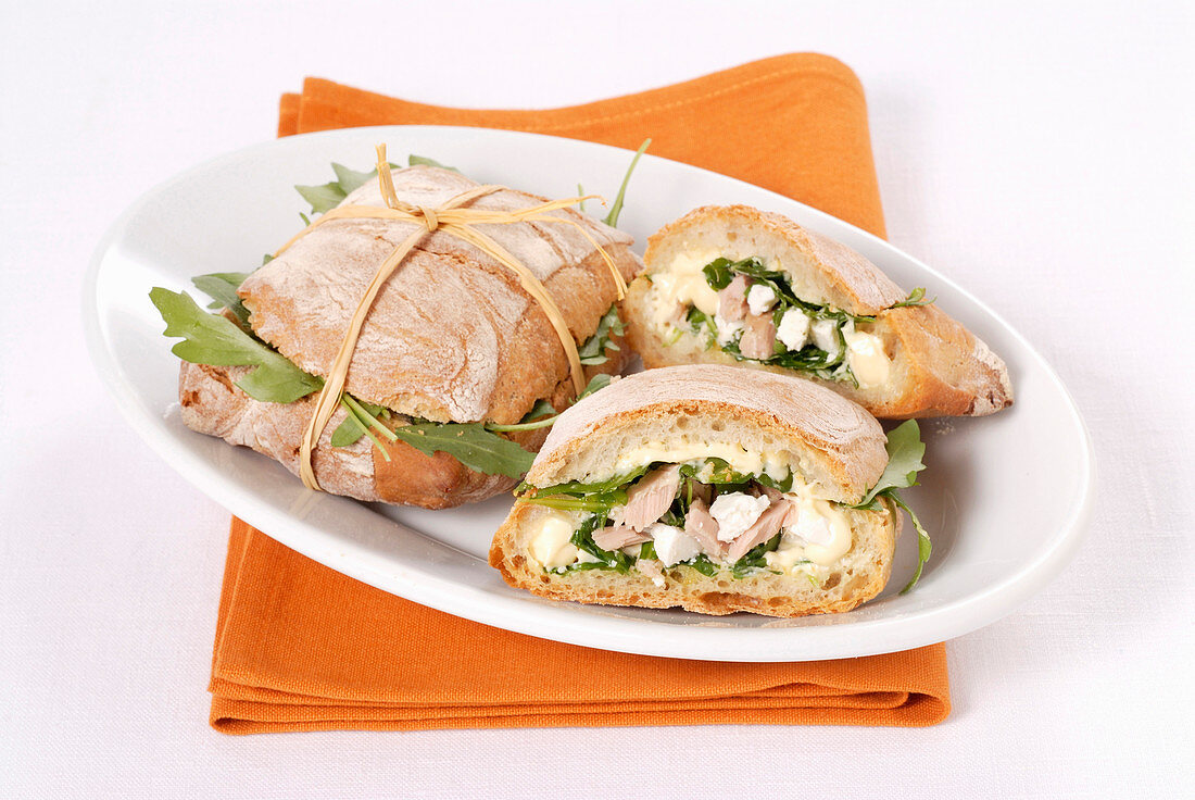 Sandwich mit Makrele, Frischkäse und Pflücksalat