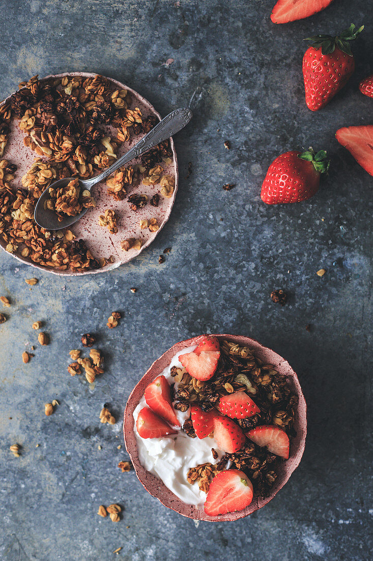 Granola with vegan yoghurt and strawberries