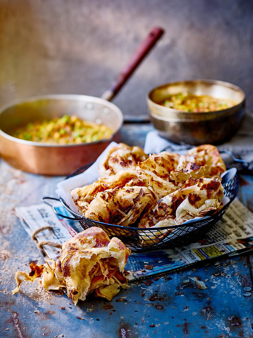 Roti canai (Fladenbrot mit Gemüsecurry - Frühstück aus Malaysia)