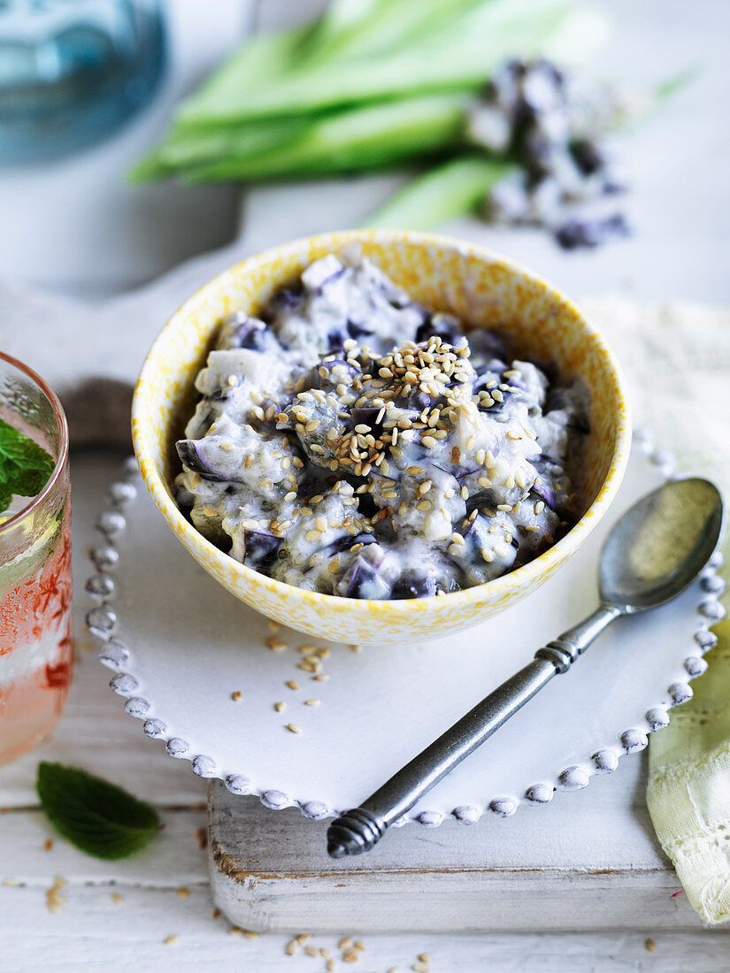 Würziger Auberginendip mit Sesam